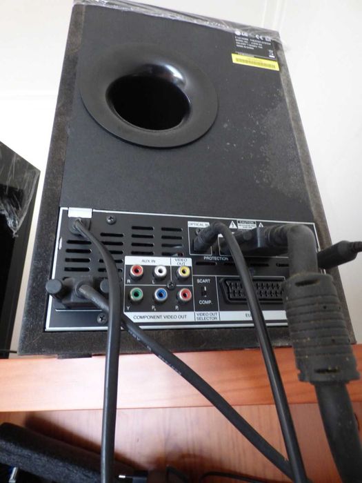 Som LG: 2 Colunas 2 vias 3 altifalantes e Subwoofer 1 via. Ler anuncio