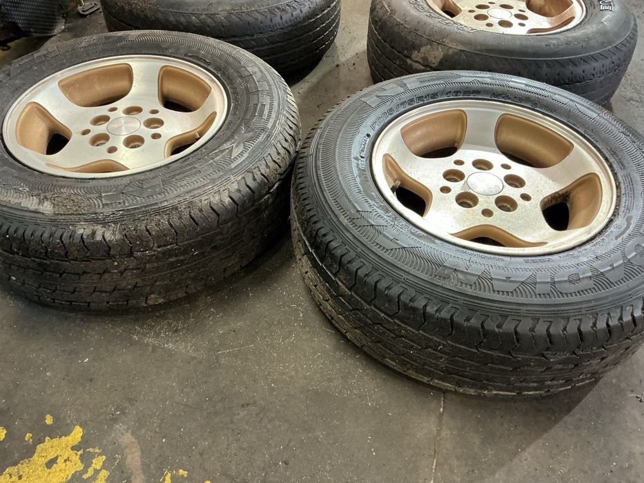 Conjunto de jantes e pneus jipe cherokee 225/175R15