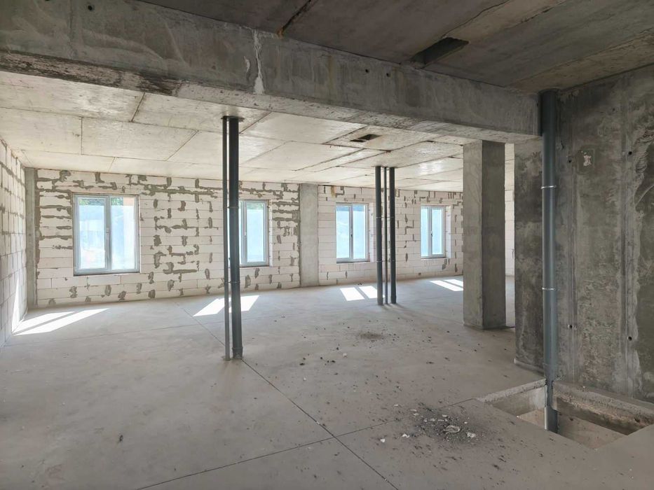 Продам  фасадное помещение на Таирово в ЖК Виа Рома.  1L21