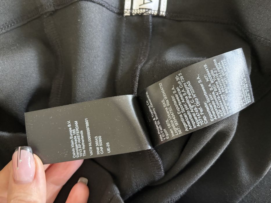 Calvin Klein Jesns mala czarna sukienka mini XS lampas