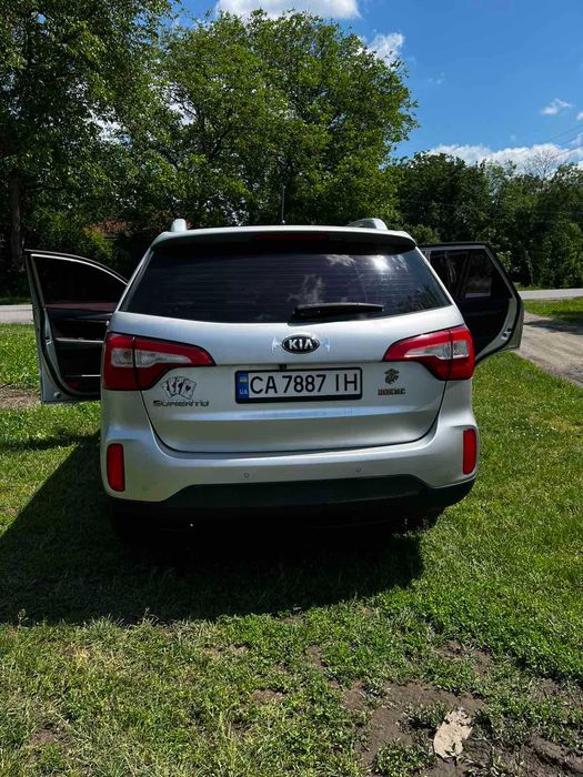 автомоболь KIA Sorento