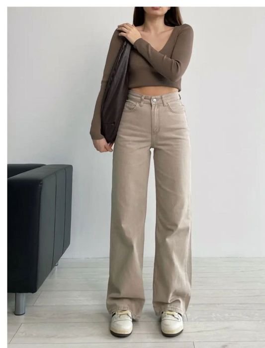 Прямі широкі  бежеві джинси від Bershka,