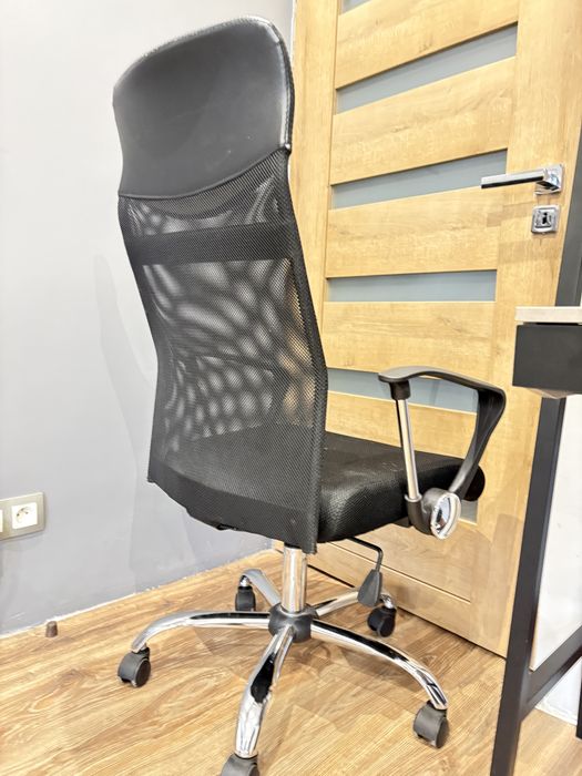 Fotel biurowy obrotowy