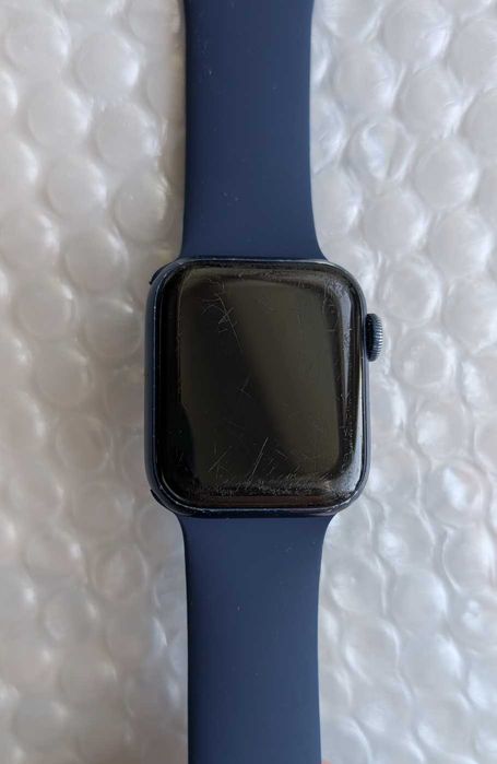 Apple Watch Series 6 40 mm акб 85% рідна з захисним склом