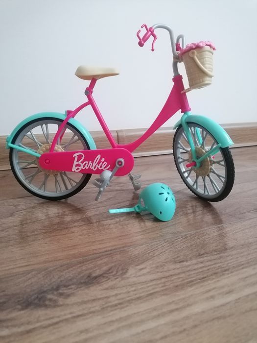 Rower dla Barbie wraz z kaskiem.