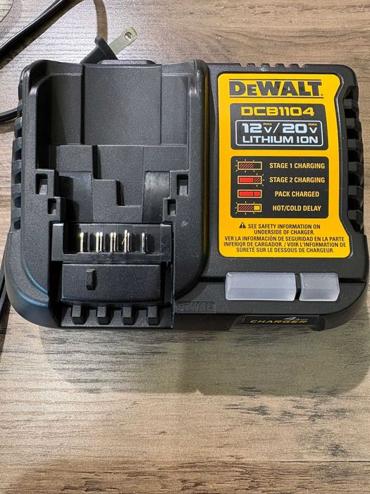 DeWALT DCB1104 Ładowarka 12V/18V XR Li-Ion OUTLET USA