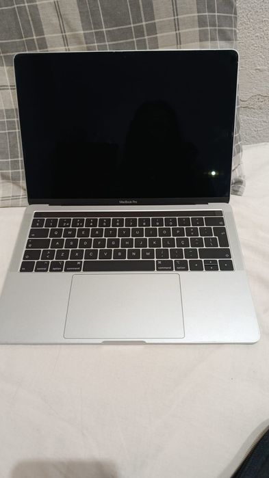 Vendo MacBook Pro 13” 2019 modelo A2159 / EMC 3301.