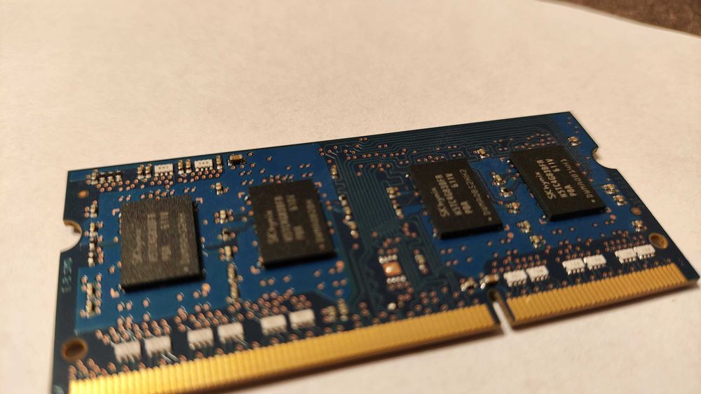Пам'ять 4GB DDR3L 1600MHz SK hynix PC3L-12800S для ноутбука