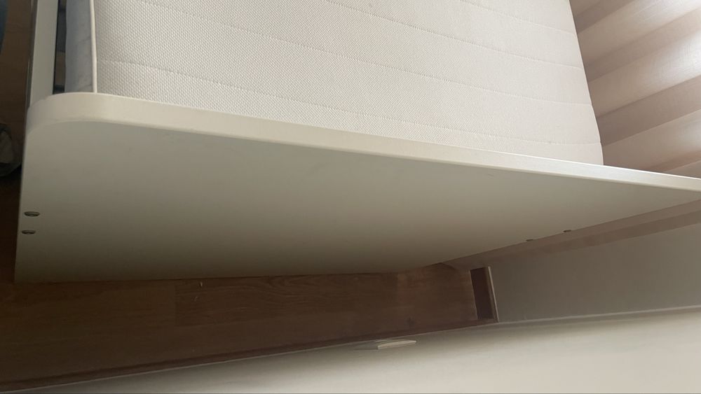 Cama solteiro com arrumação – branca