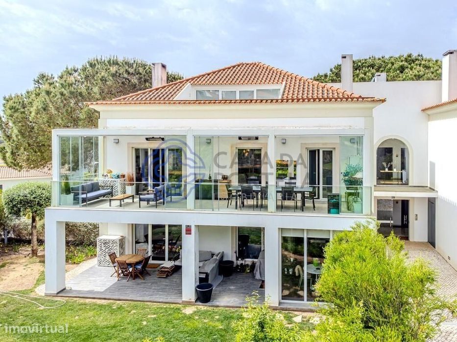 Apartamento Duplex T5 de Luxo com Terraço, Piscina e Garagem – Estoril