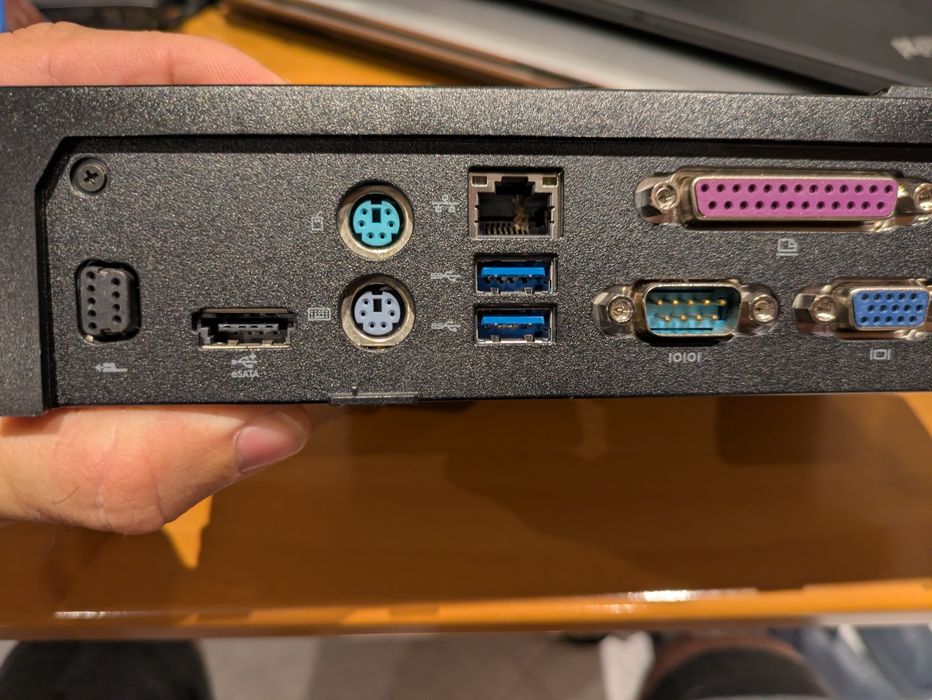 Vendo docking station dell usada no meu e6540. Funcional. Para desocupar