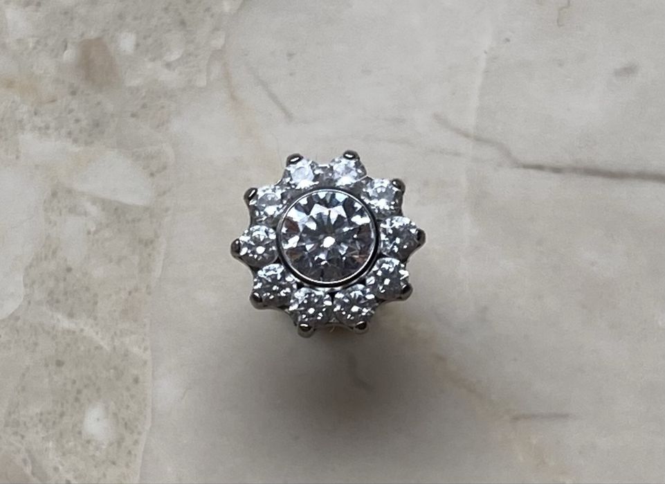 Unisex labret 4 mm 16 G kolczyk piercing Tytan