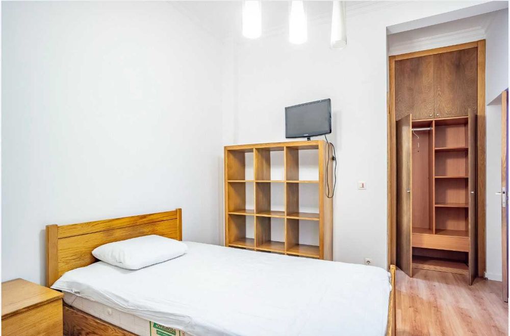 Quarto c/ WC priva. Monte da Caparica - Perto de Faculdades FCT e Egas