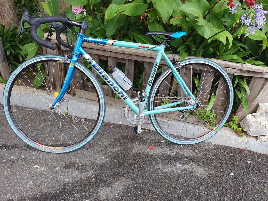 Bicicleta de Estrada Bianchi Oltre Race Shimano 105 Di2 azul claro