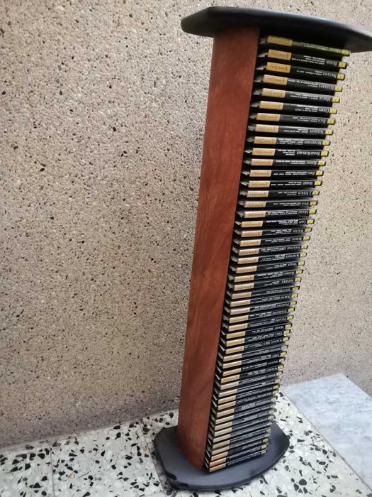 Coleção de CDs e livros música clássica.