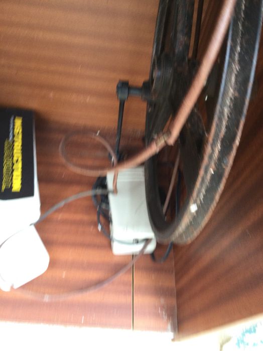 Maquina de costura com motor eletrico