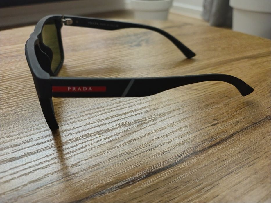 Okulary w stylu Prada