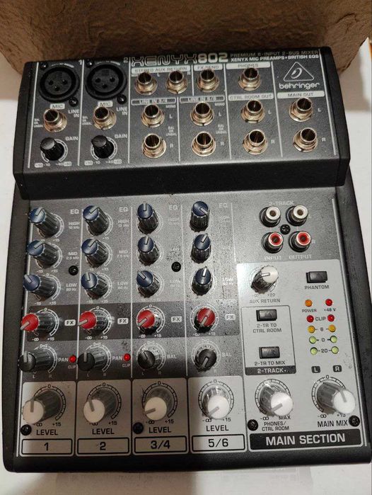Мікшерний пульт Behringer XENYX 802