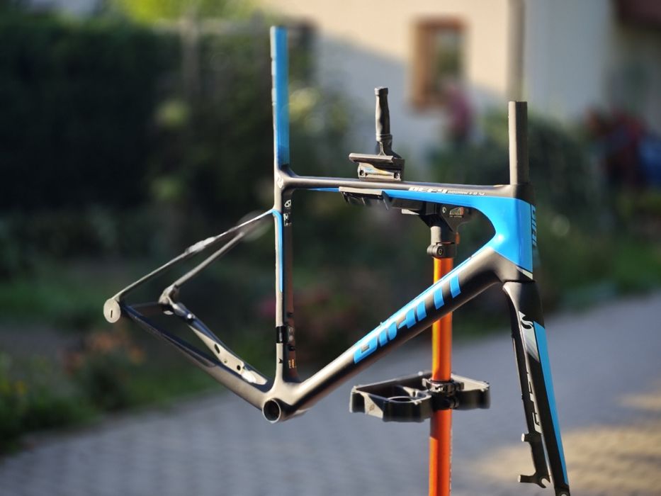 Nowy frameset carbonowy Giant Defy Advanced SL 0