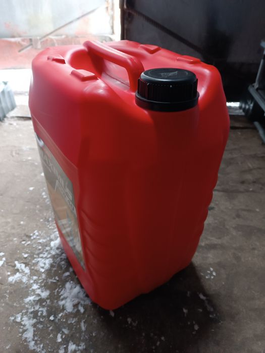 Продаж каністр 20 літрів