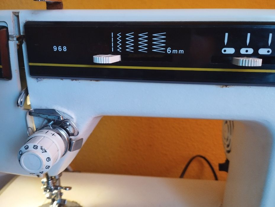 Máquina de costura Singer modelo 968 usada