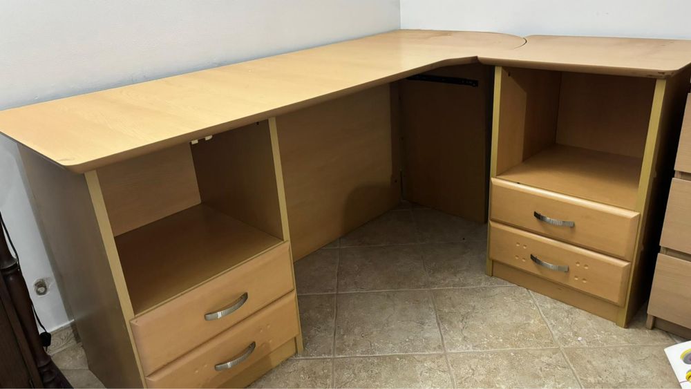 Secretaria com 4 gavetas