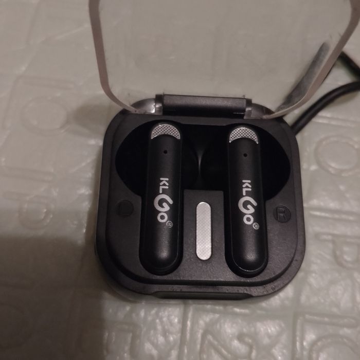 Бездротові навушники