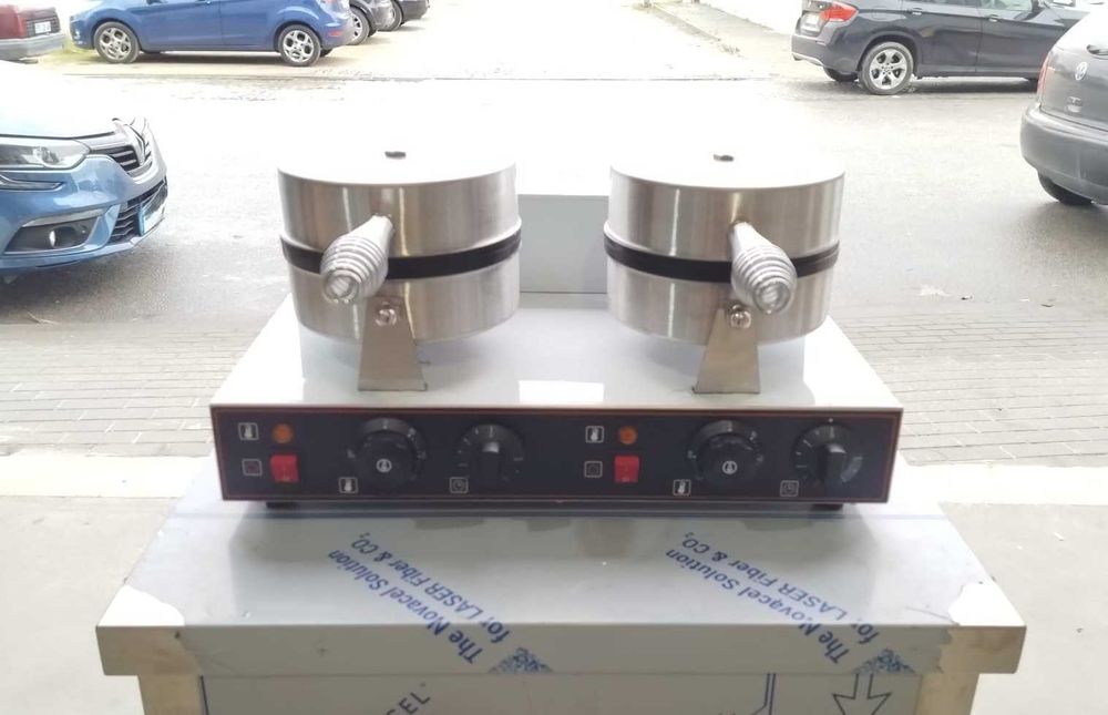 Máquina de Waffles Dupla - NOVA