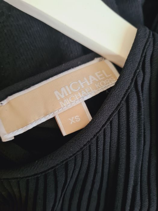 Czarna bluzka z plisowanej tkaniny Michael Kors