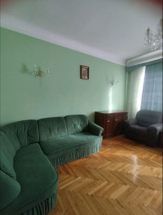 Продається пів особняк район вулиці Вовчинецькій