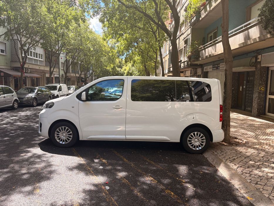 Aluguer de carrinha de carrinha 9 lugares