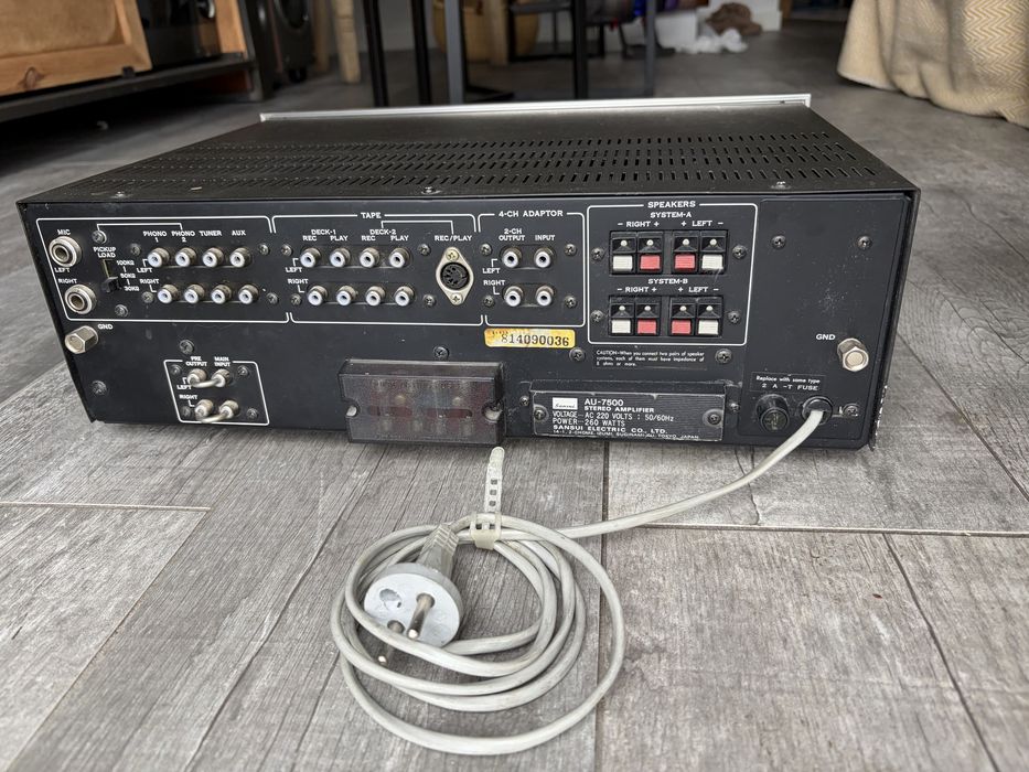 Wzmacniacz Sansui au-7500