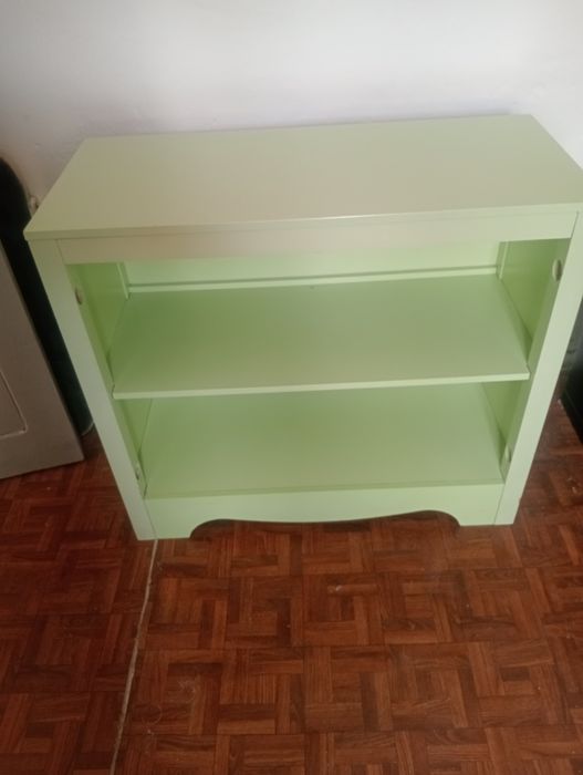 Móvel largura 90cm altura 80cm