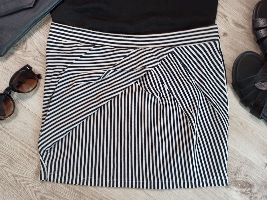Spódniczka w paski Stradivarius