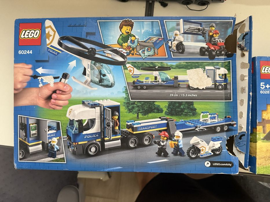 Lego Поліцейський вертолітний транспорт, Трактор