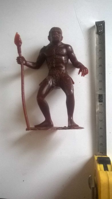 Первобытные люди ДЗИ  фигурка пластик времен СССР