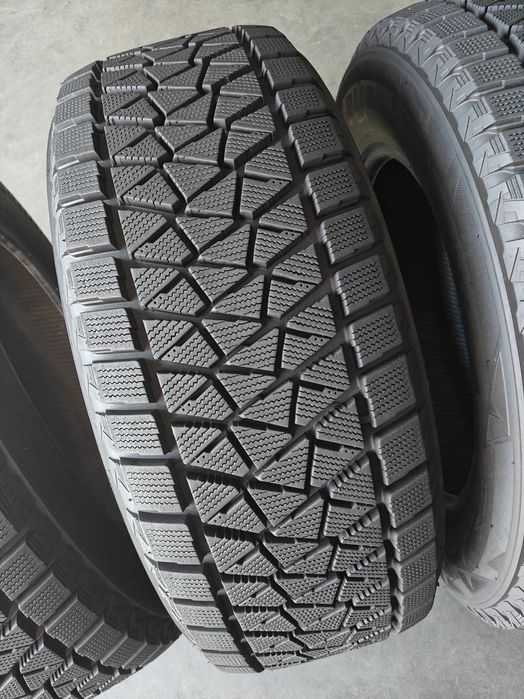 R18 255 60 шини зимові Bridgestone Blizzak DM-V2 як нові арктичні липучки
