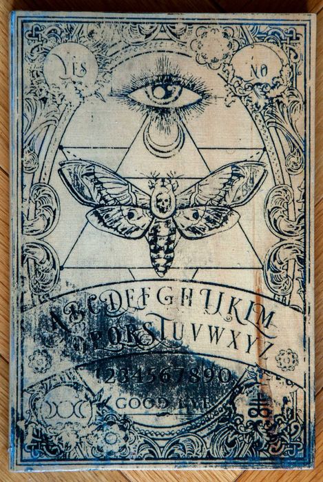 Tablica Ouija wywoływanie duchów halloween plansza spirytyz