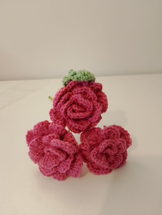 Kwiaty na szydełku rękodzieło