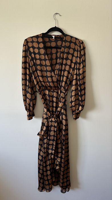 Vestido preto e bolas douradas da Mango tamXS