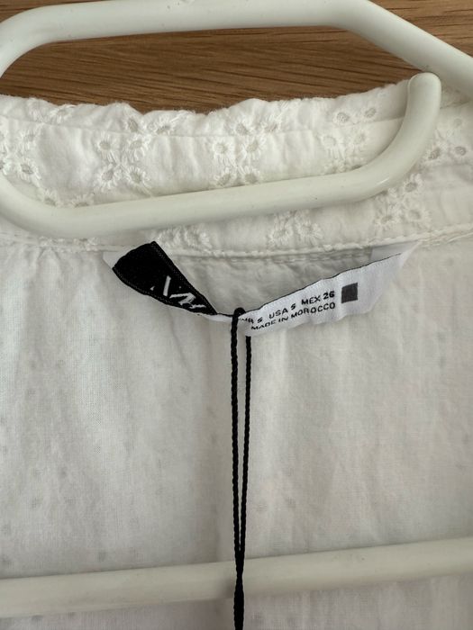 Azurowa sukienka zara haft boho szmizjerka