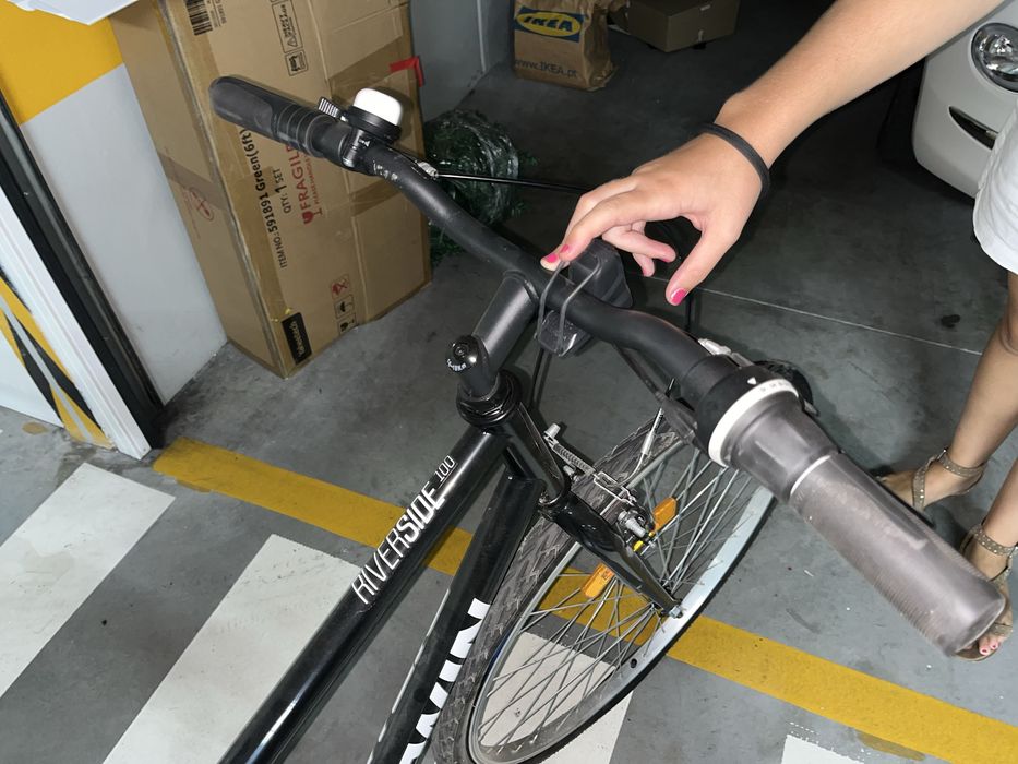 Bicicleta B’TWIN Riverside 100 – preta – ótimo estado