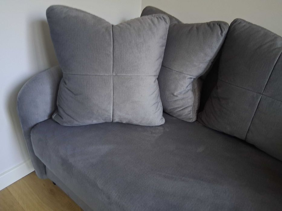 Sprzedam 2 poduszki welurowe Etap Sofa 50x50