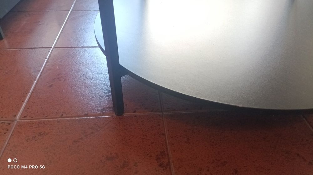 Mesa de centro IKEA  em metal e vidro