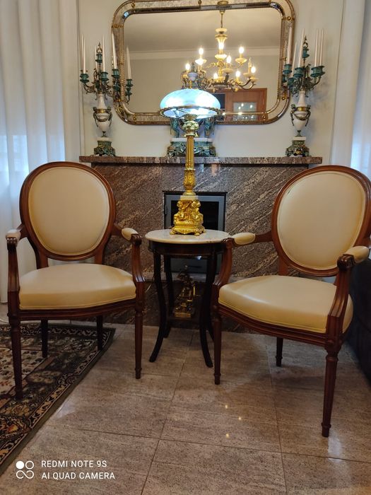 2 cadeirões estilo Luís XVI