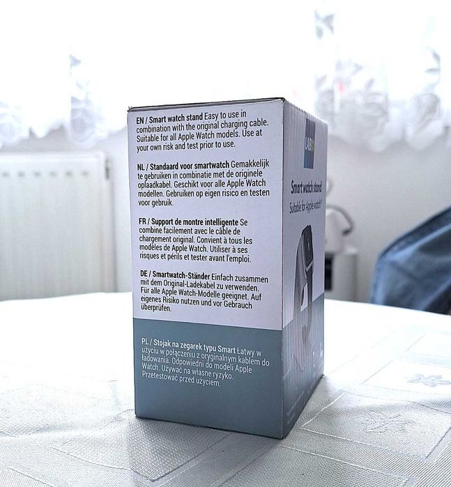 Nowa, aluminiowa podstawka do ładowania Apple Watcha.