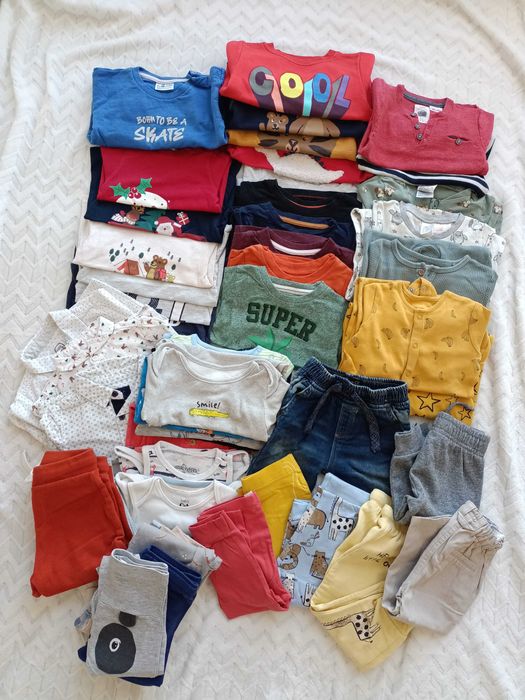 Zestaw ciuchów 51 sztuk bluza spodnie body bluzka dresy chłopiec 80