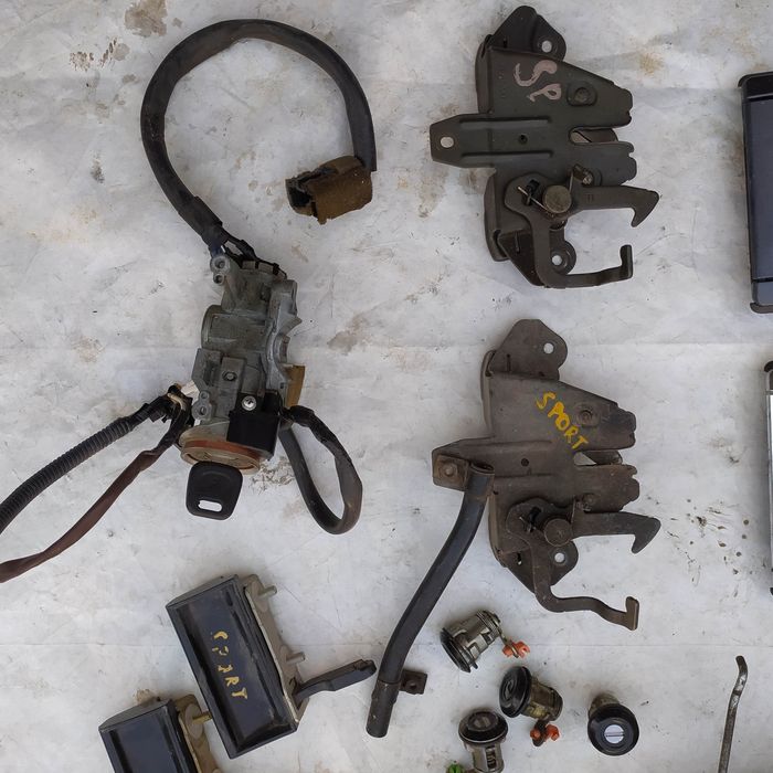 Замок  ручка дверей Mitsubishi Pajero Sport 1998-08