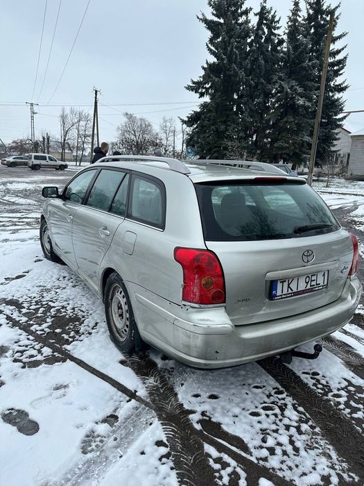 Тойота авенсіс 2,0