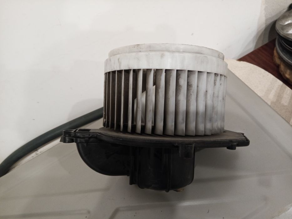 Моторчик печки отопителя Пежо партнёр 2